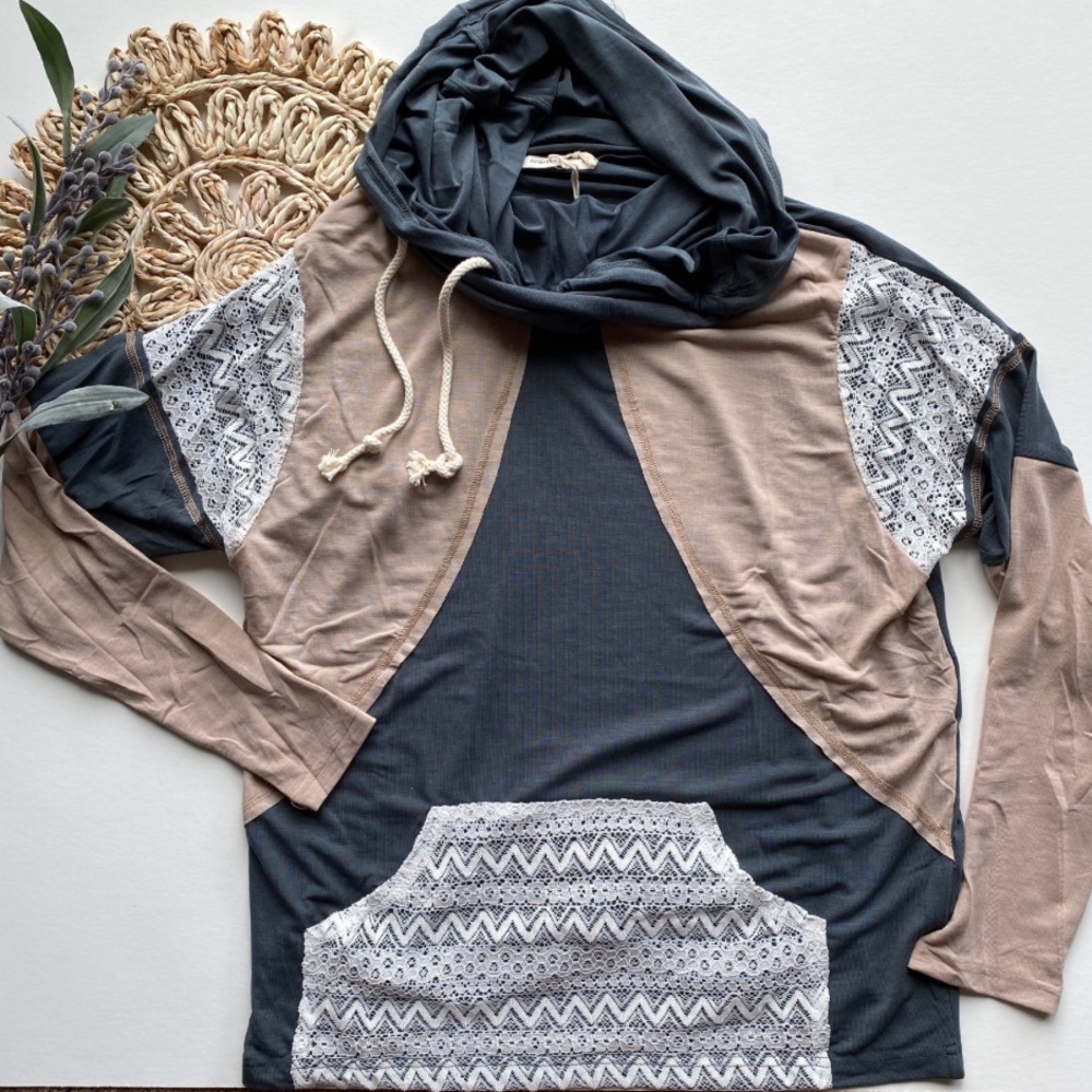 Elegant Black ANDTHEWHY sweatshirt Medium